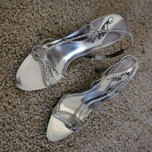 Wild Rose Silver Rhinestone Slingback Sandal 8M NWOT